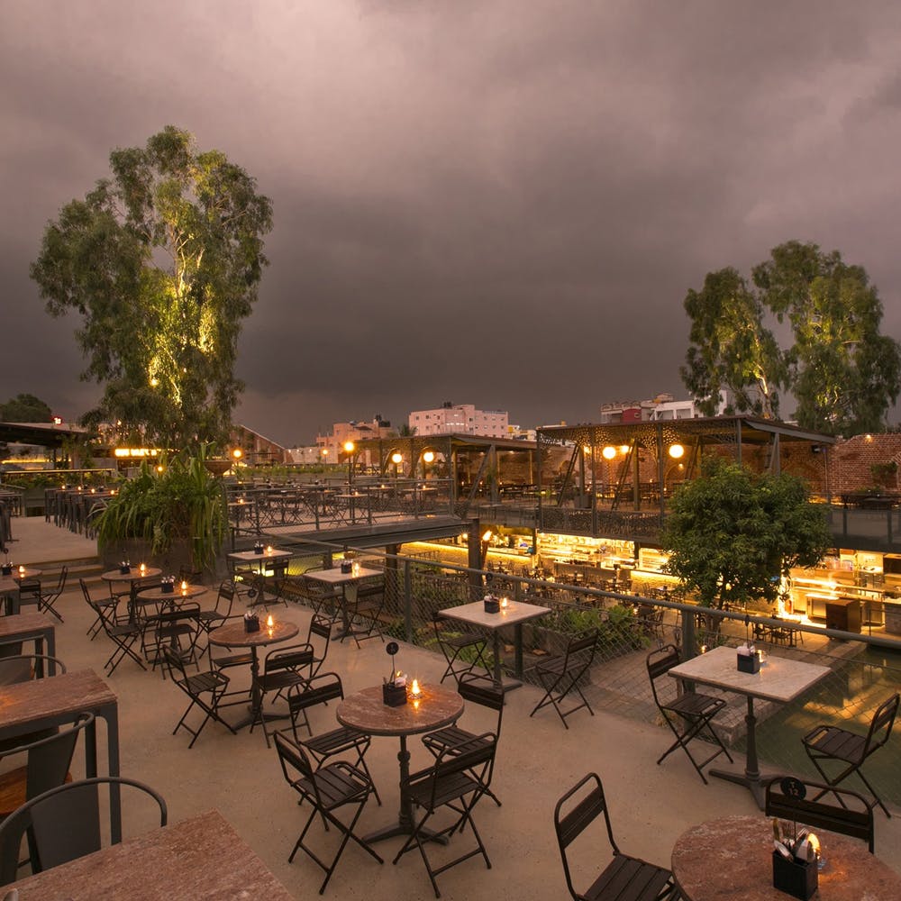 outdoor rooftop dining
