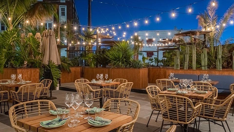 Savour the Sky: Benefits and Joys of Outdoor Rooftop Dining